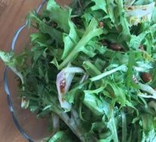 Mixed bitter lettuce salad