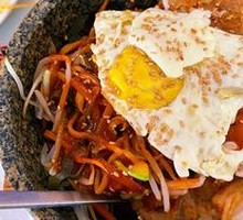 牛肉辣白菜石锅拌饭