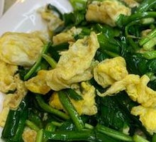Stir-fried eggs with chives