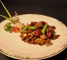 Stir-fried Boletus with Yellow Fish Maw