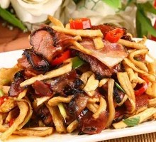 Stir-fried smoked bamboo shoots with preserved pork
