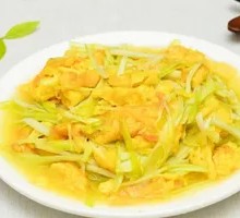 Stir-fried Eggs with Garlic Greens