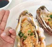Garlic Steamed Oysters with Rice Noodles