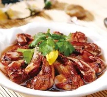 Steamed Crab Claws in Wine