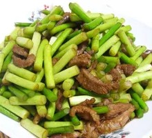 Stir-Fried Beef with Garlic Shoots