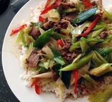 Scallion Stir-Fried Beef Rice Bowl