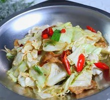 Spicy Stir-Fried Cabbage