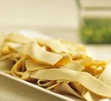 熏拌鸡架拌豆皮