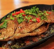 Sautéed Crucian Carp on Iron Plate