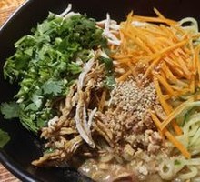 麻酱口味鸡丝凉面