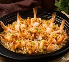 Clam with Garlic Noodles in Clay Pot