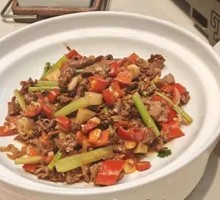 Stir-Fried Beef with Yellow Onion