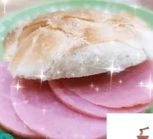 Pork-filled flatbread sandwich