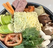 Military-style Hot Pot