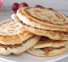 Stuffed flatbread with fried chicken