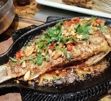 Sautéed Crucian Carp on Iron Plate