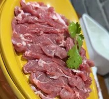 Freshly Sliced Tan Sheep Dumplings