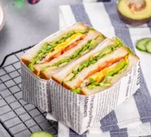 现烤培根鸡蛋三明治