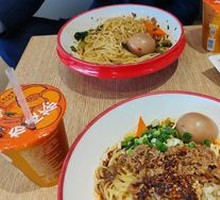 剁椒牛肉卤香牛肉拌面