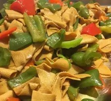 Bell Pepper and Tofu Skin Stir-Fry