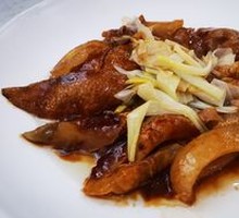 Braised Sea Cucumber with Green Onion