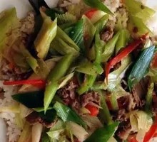 Scallion Stir-Fried Beef Rice Bowl