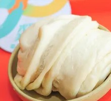 Flower-shaped steamed bun
