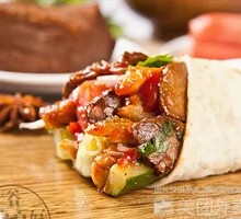 牛肉鸡柳火腿卷饼