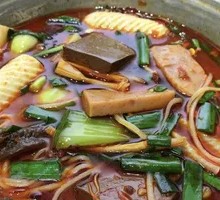 火锅鸭血米线