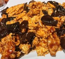 Sour Stir-Fried Egg with Wood Ear Mushrooms