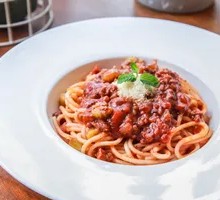 Classic Bolognese Spaghetti