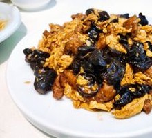 Sour Stir-Fried Egg with Wood Ear Mushrooms