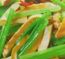 Stir-fried celery with tofu cubes