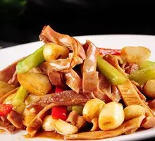 Braised Pork Intestines with Garlic