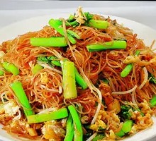 Fried Rice Noodles with Egg