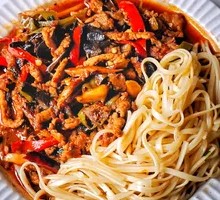 鱼香肉丝盖浇面