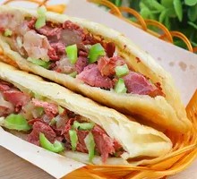 Braised pork with flatbread