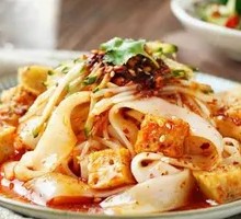 Cold Noodles with Beef Tendons Platter with Individual Sauce Packets