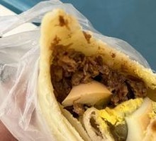 大饼卷炖牛肉