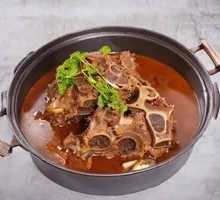 羊蝎子肉棒骨双拼锅