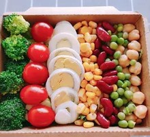 谷物鸡蛋沙拉