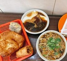 Fried Rice Noodles with Crispy Tofu