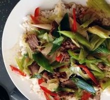 Scallion Stir-Fried Beef Rice Bowl