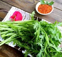 Chinese chrysanthemum greens