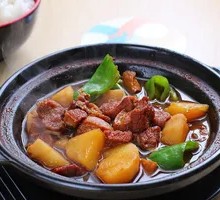 小炖肉焖土豆