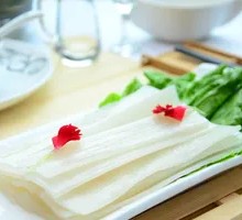 黄焖鸡娃娃菜宽粉米饭