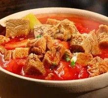 Stewed Beef Shanks with Tomatoes in Clay Pot