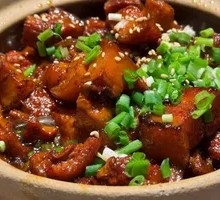 Braised Pork Belly in Clay Pot