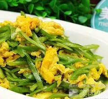 Stir-Fried Eggs with Green Peppers