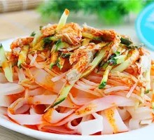 Rolling Cold Noodles with Sesame Sauce